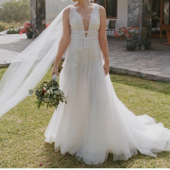 Marchesa Elizabeth Wedding Dress - Picture 1 of 3